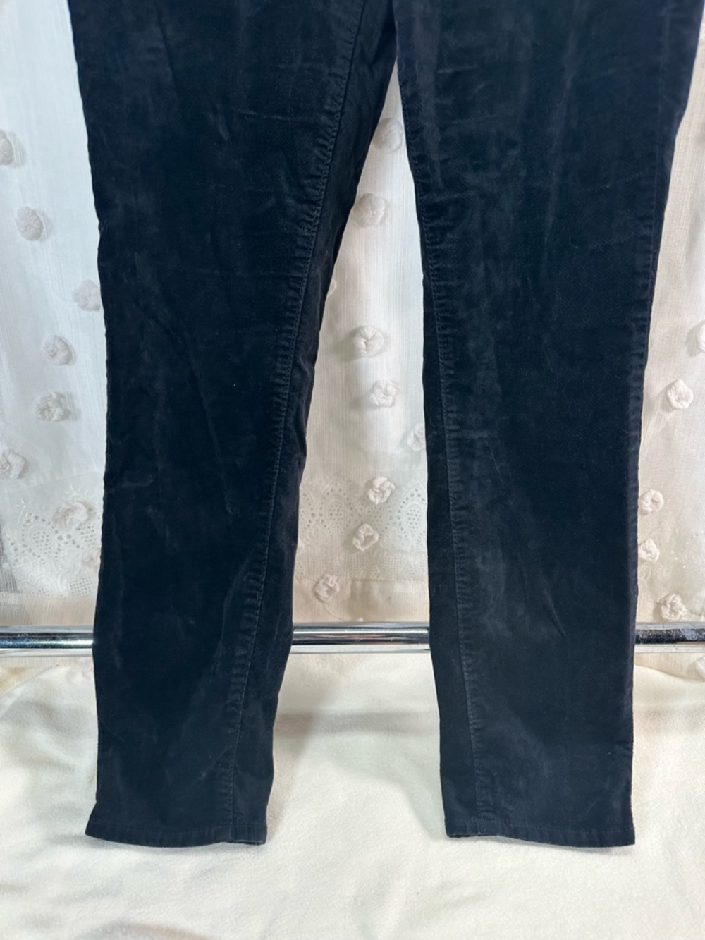 NWOT LOFT Women’s Black Velour Curvy Skinny Pants Size 29/8 - Picture 3 of 6